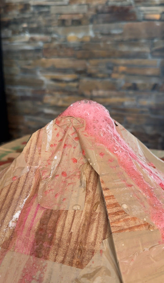 Fabriquer un volcan en carton: l'activité sans écran qui passionne les fans de dinosaures